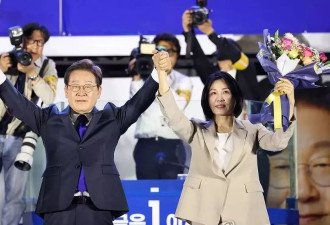 李在明带老婆一起亮相，新第一夫人叫金惠景