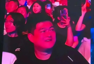 下跪道歉也没用？小沈阳演唱会翻车，观众：这钱花得比KTV还冤