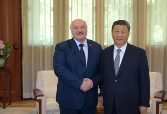 “西方越施压 我们越靠近”：习近平会见卢卡申科