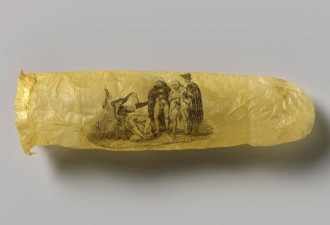 博物馆展出十九世纪保险套 惊见神职裸女图