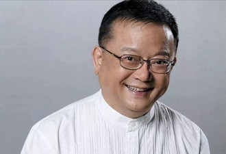年近80的王刚，为了儿子在舞台上拼命奋斗