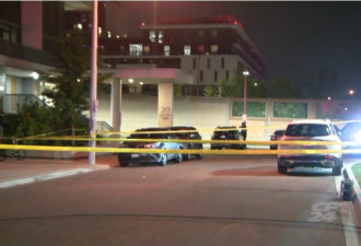 多伦多警方通缉Yorkdale枪击案3名嫌疑人！31岁死者坐轮椅！