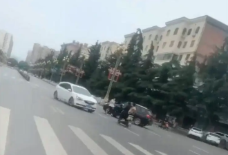 傻眼：书记闹市飞车追撞女人大代表 结果…