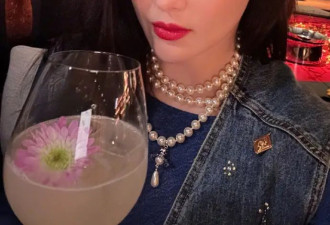 张馨予太厉害了！臀桥负重突破100斤，腰臀腿肌肉线条太养眼