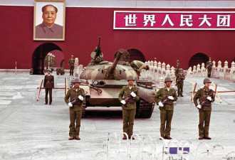 长平：天安门坦克履带上沾满的不只是中国人的血