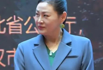 55岁潘金莲近照惊呆网友，昔日女神发福变慈祥，独身创业活出真我
