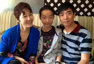 61岁范明和大六岁富婆妻秀恩爱，南京别墅曝光，花园上百平带泳池