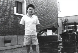 67岁王朔近况曝光：住北京漏雨老房子，面容苍老身体变差很怕冷