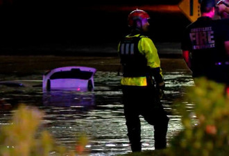 德州暴雨酿灾 达拉斯1名男子受困车内洪水中溺亡