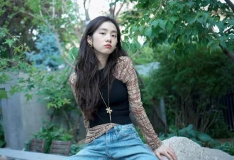 19岁黄多多拍摄生活照，忧郁文艺气质明显