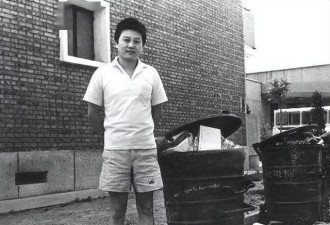 王朔近况：住北京漏雨老房子 面容苍老