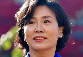 韩国新第一夫人金惠景太知性了！端庄优雅形象，比上一任好太多了