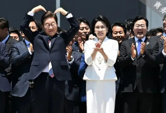 58岁韩国新总统夫人优雅亮相，白富美嫁穷小子34年，堪称最强贤内助！
