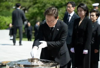 58岁韩国新总统夫人优雅亮相，白富美嫁穷小子34年，堪称最强贤内助！