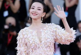 章子怡以前的尺度真大！穿肚兜+马面裙气质惊艳，太抢镜
