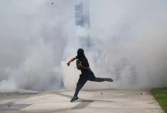 加州扫荡非法移民爆冲突!流血画面曝光,白宫痛斥:叛乱