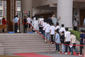 7 张热门专业变迁图，给今年的 1335 万高考生