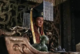 底层在起义，中层在夺权
