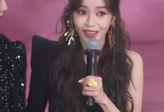 侯佩岑全英文宣扬浪姐精神！她肤白貌美大长腿性感撩人