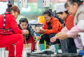 为实现女儿遗愿,她创办这间食堂照顾数百孤寡老人