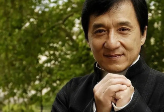 成龙再次被谣传病逝，谣言称其突发脑溢血死亡，联合国降半旗致哀