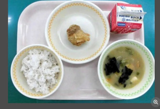 日本小学生营养午餐只有一块鸡块引家长暴怒！