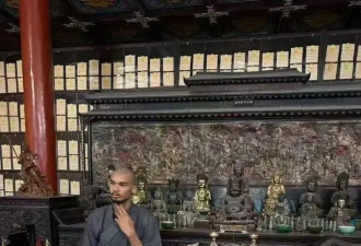 NBA球星在少林寺剃发开启为期十天的闭关修炼