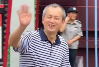 合肥一60后大叔参加高考 被母亲叮嘱要照顾好孙子
