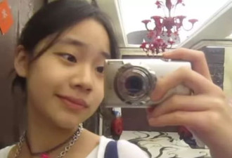 小S的13岁小女儿玩自拍，抹红唇烫波浪卷发