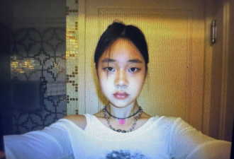 小S的13岁小女儿玩自拍，抹红唇烫波浪卷发