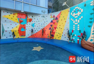 男童商场攀岩被绳索勒脖20分钟，母亲：哭诉