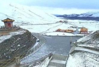 青海日月山6月降雪，群山白雪皑皑 景色壮美
