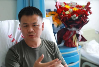 救出四人后，他给母亲磕了个头，又跳下水