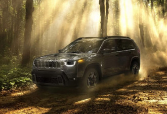 车尾曝光 全新Jeep Cherokee(自由光)无伪装谍照