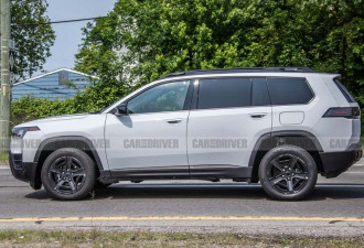 车尾曝光 全新Jeep Cherokee(自由光)无伪装谍照