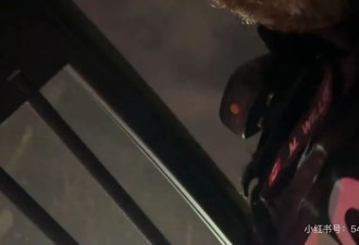 惊呆：华人出门打个酱油，竟被警察当街拷走
