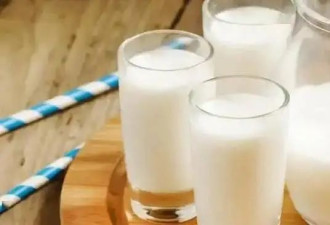 “吃饭八分饱”错了？医生：过了60岁吃饭要...