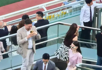 方媛陪郭富城看赛马，宽松裙子挡不住“肚子”，美丽自信像怀男宝