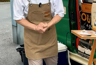 47岁港星长沙街头摆摊 含泪回应辛酸内幕