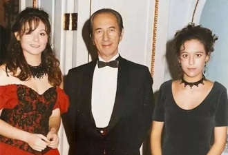 赌王长孙女摆摊赚钱太唏嘘，和家族成员甚少往来