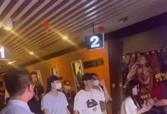 考古|梁洛施与马浴柯恋情坐实！两人牵手逛街超甜蜜，离开李泽楷后越过越洒脱