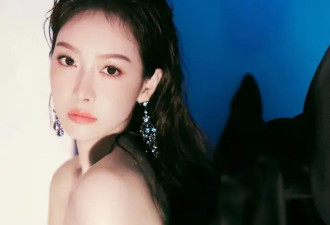 宋茜穿抹胸黑裙被赞高定湿发女王！肤白貌美性感撩人