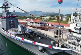 朝鲜发生重大事故驱逐舰再次下水,金正恩出席仪式