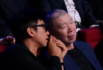 电影之夜台下：邓超黄晓明同坐无交流