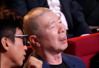电影之夜台下：邓超黄晓明同坐无交流
