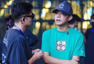 凤凰传奇曾毅戴的手表被指“不雅”，回应引发更大争议