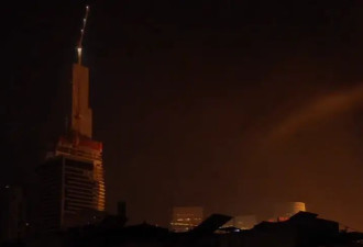 伊朗导弹袭击特拉维夫后产生巨大冲击波