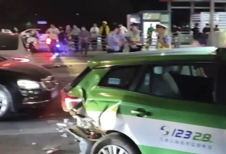 极品豹纹女开小米SU7路口连撞8车 事后发性感照