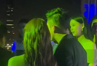 汪小菲夫妇参加电影节晚宴，王中磊搂马筱梅细腰，汪小菲被美女围堵