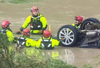 美国德州暴雨成灾，至少十死多人失踪